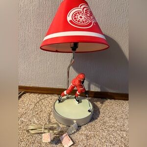 NHL Red Wing Hockey Player Lamp